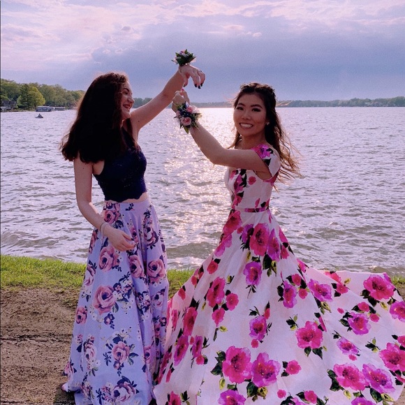 PROM DRESS💓💗💖 - Picture 2 of 5